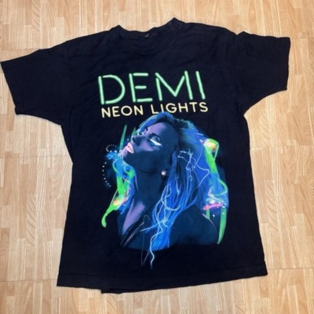 Demi Lovato Neon Lights Tour 2014 Concert T-Shirt Black Men’s Large Graphic Tee